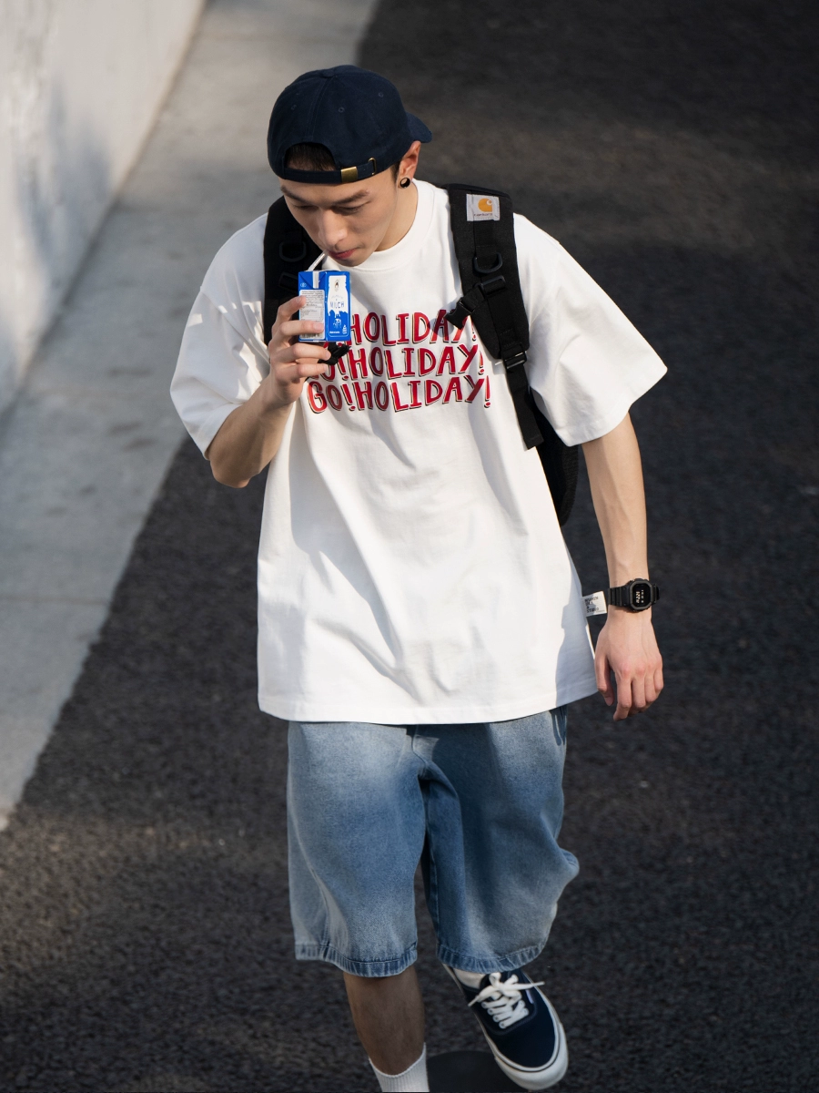 "GO!HOLIDAY!" Graphic Oversized T-Shirt